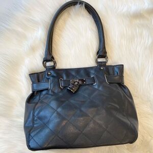 Relic Faux Leather Quilted Shoulder Purse like new‎